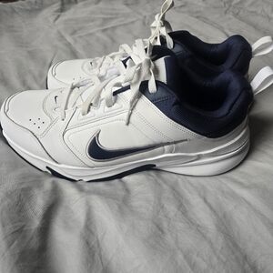 Nike Defy Monarch Dad Grandpa Sneaker Size 13 Wide 4E Excellent Condition